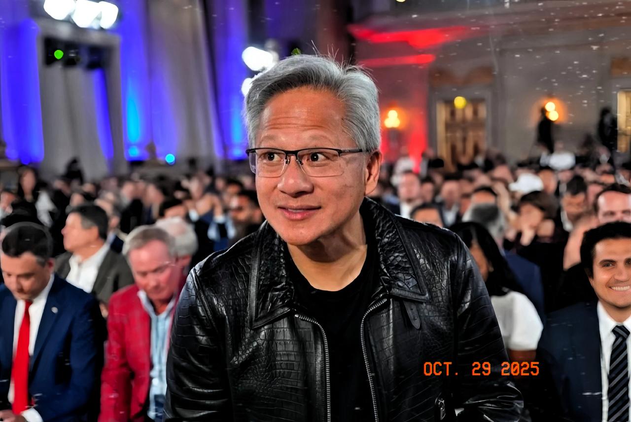 根据联合日报10月29日报道，在10月28日，英伟达CEO黄仁勋终于打破沉默，以