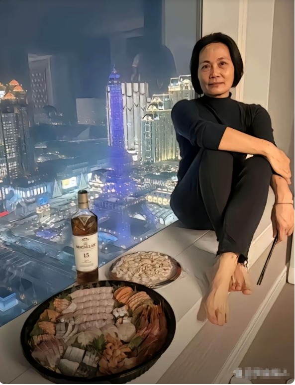 一个月八万的零花钱，我快顶不住了