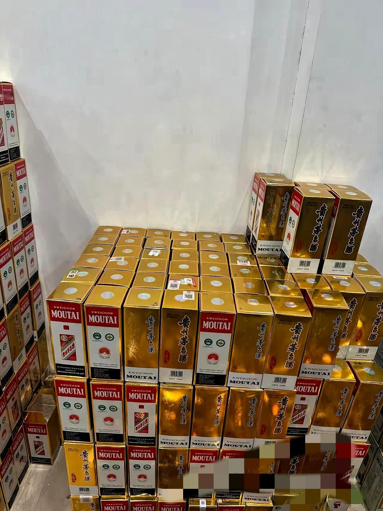 白酒行业这次是真的“凉”到根儿了！连飞天茅台都绷不住，以前抢着要，现在价格都