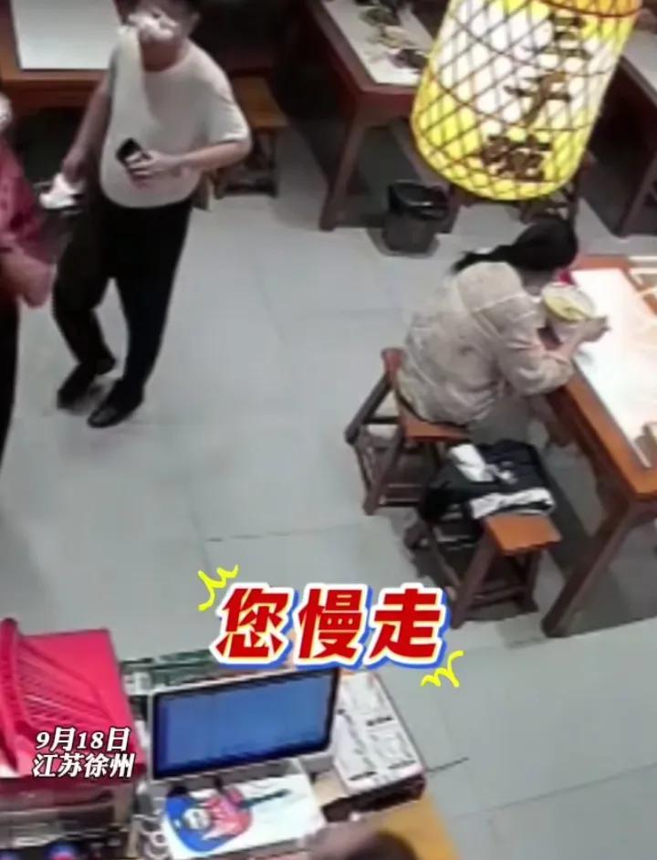 60多岁老头，扯那些干啥？这下丢人丢大发了。近期江苏徐州一60岁老头出名了，他