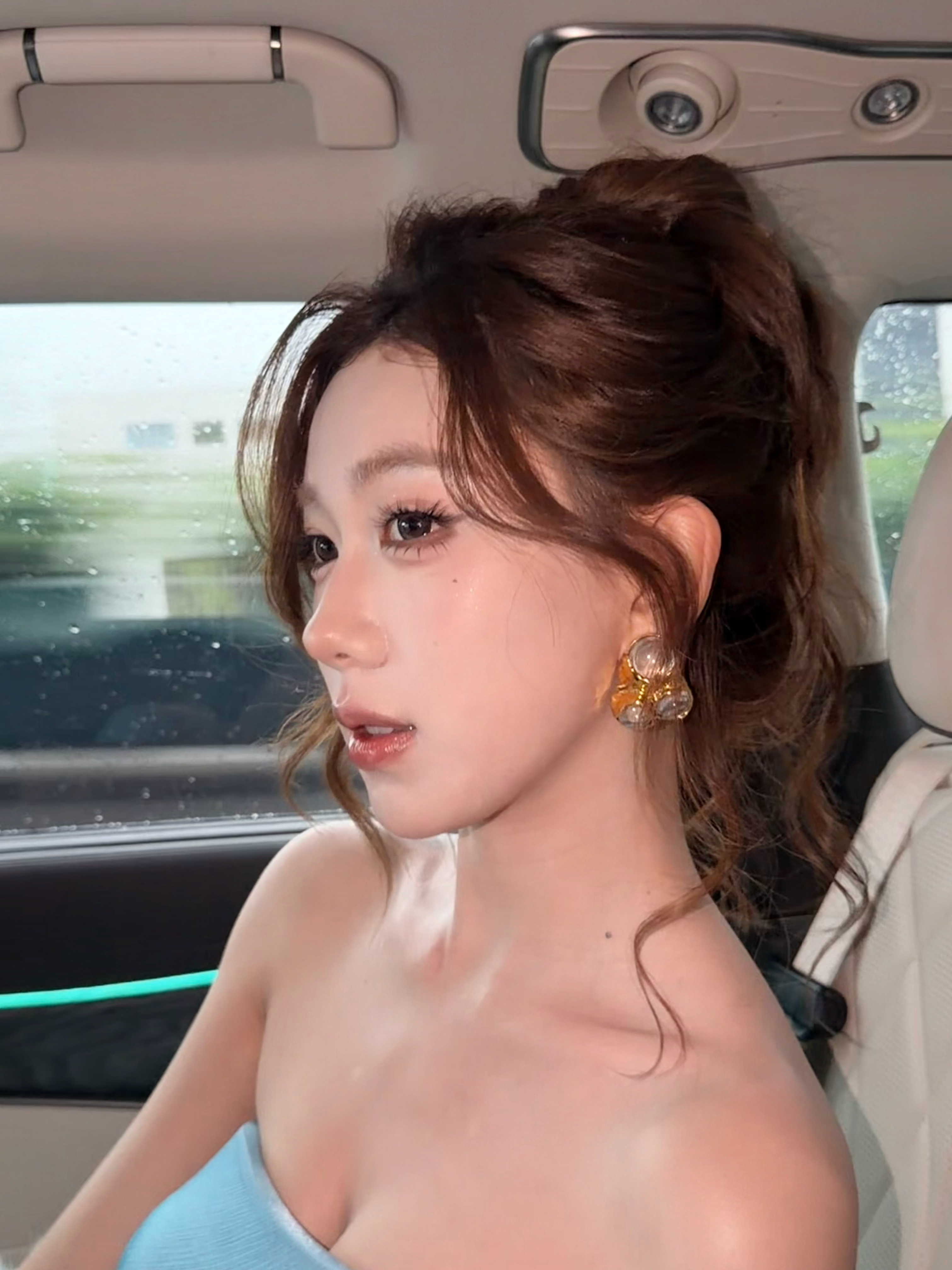 今天有点太美了（自恋中）喜金水真的好喜欢穿蓝色走光了一点点但是真的一点也不想p