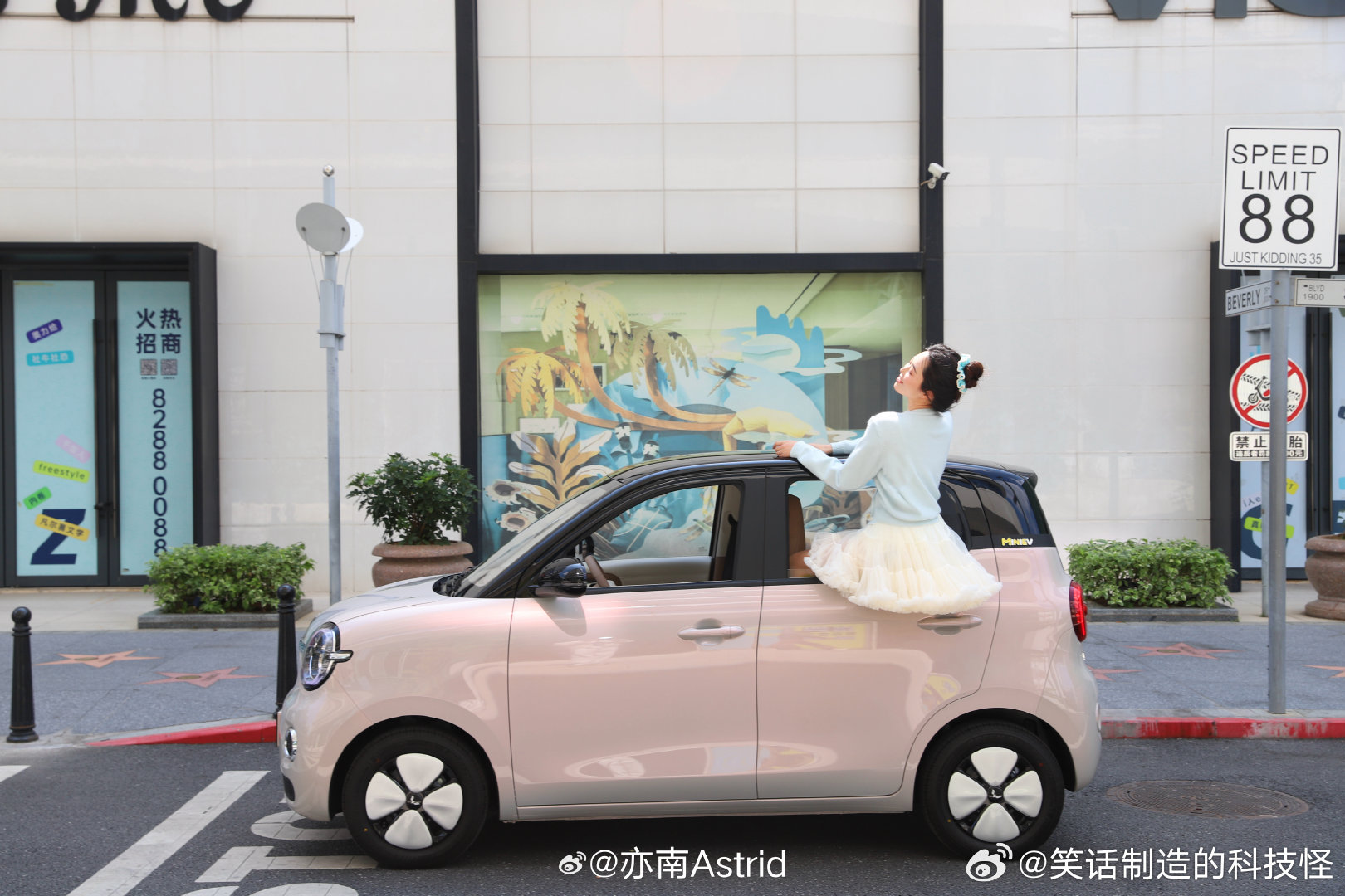 第五代五菱宏光MINIEV四门玩趣代步车太懂都市出行了！第一眼就被甜趣方糖设计戳