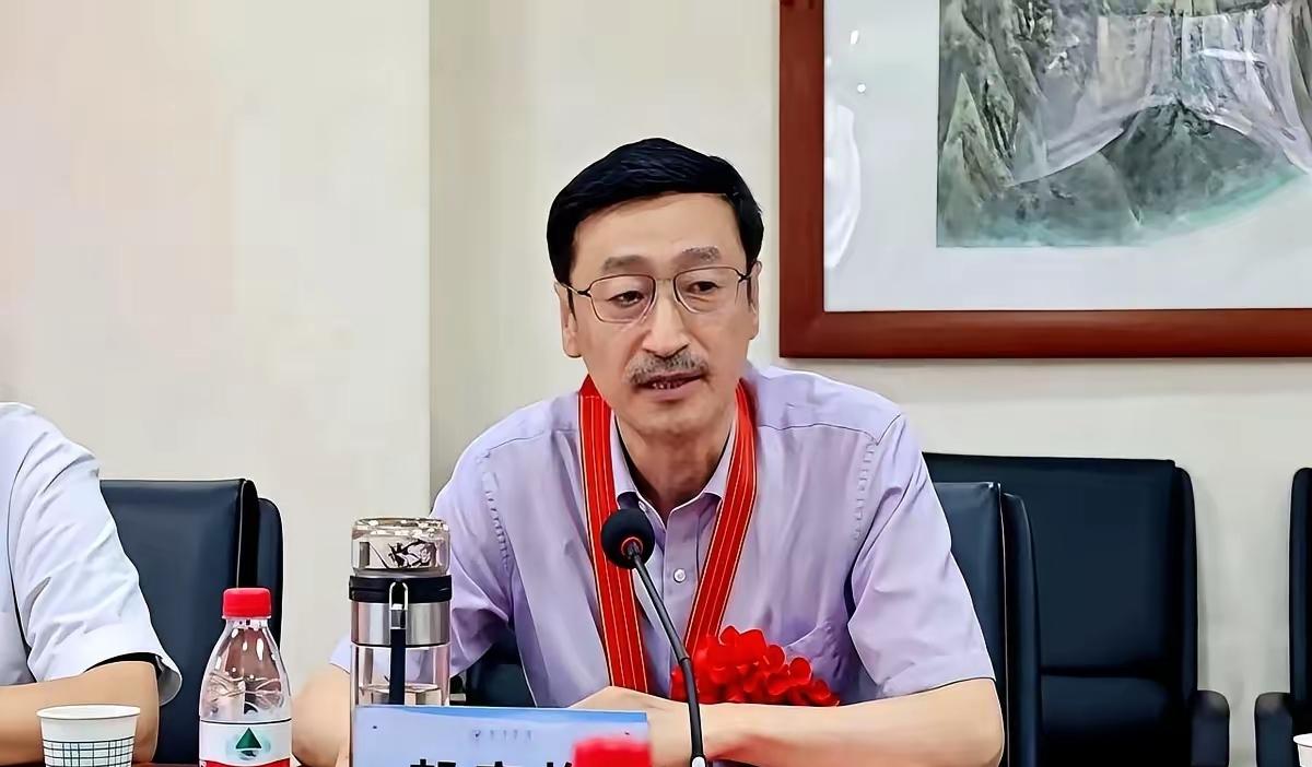 骨科专家郝定均在西安被查，消息一出，马上有人喊冤。声音很大：“要不是郝院长，