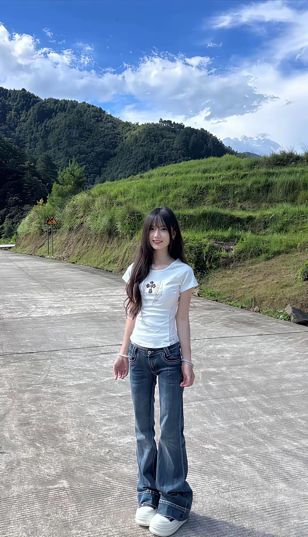 看到这张照片很想不通的一点本来很漂亮、文静、端庄大方的一个女孩子拍照的时候