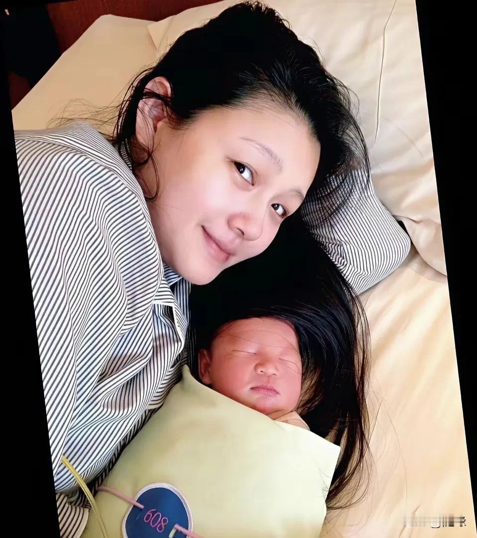 S的人生故事，真比偶像剧更扎心！她与汪小菲一见钟情，为了生孩子，她选择停滞演艺