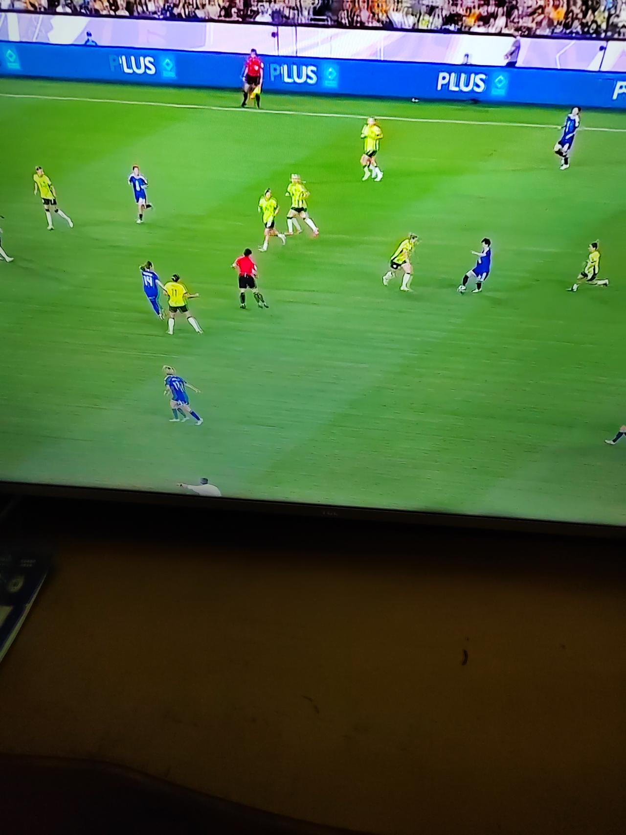 亚洲杯女足决赛，日本队上半场1：0领先澳大纠亚，日本女足冠军相以现端倪。