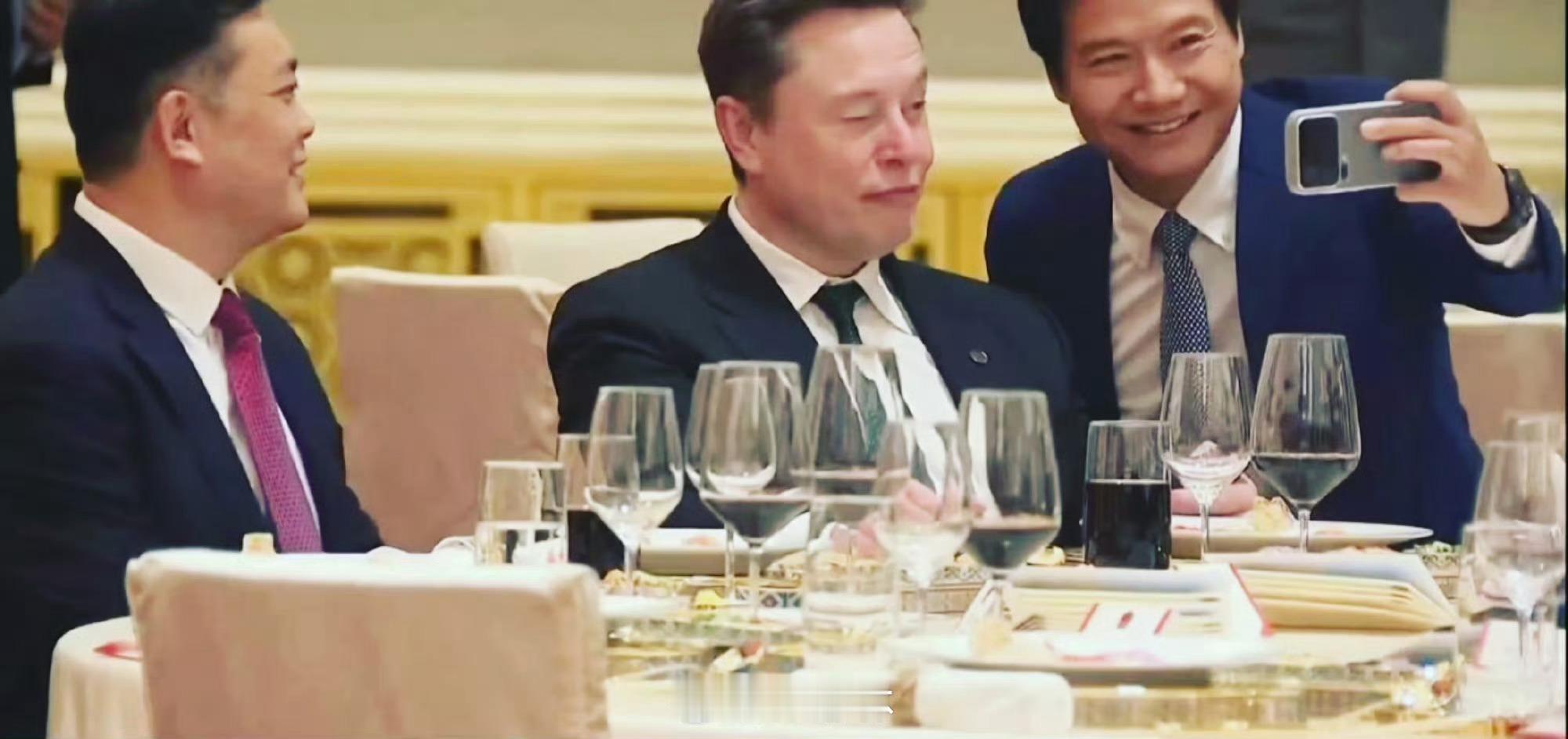 其实，马斯克的高峰期已经过去了，而且他的企业在每个行业都在衰落，尤其是电动汽车，