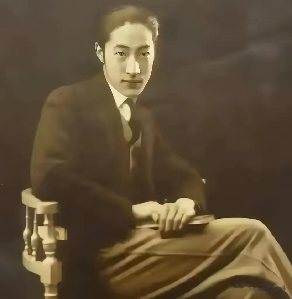 1962年，曾拥万贯家财的上海滩邵四爷出狱，56岁瘦到70斤，接他出狱的儿子等在