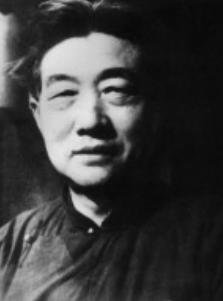 1912年，17岁徐悲鸿上床后主动凑近妻子，妻子惊喜不已，连忙主动抱住丈夫。可夫