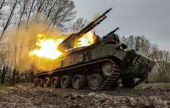 苏-34被击落！俄军报复打到大鱼了！导弹摧毁外国军人聚集度假村.当地时间