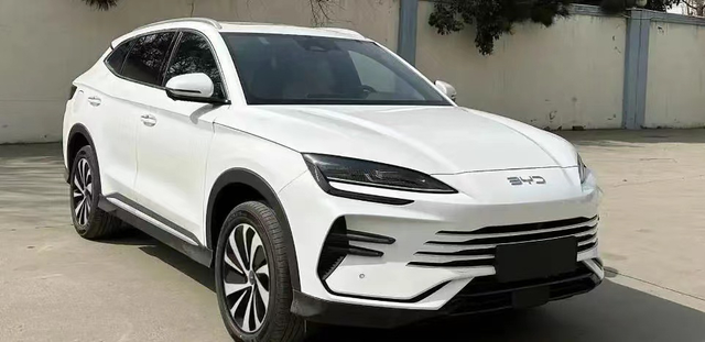 新款比亚迪宋PLUS曝光，价格能否再等？前几天还在观望阿维塔07，看了官网和懂