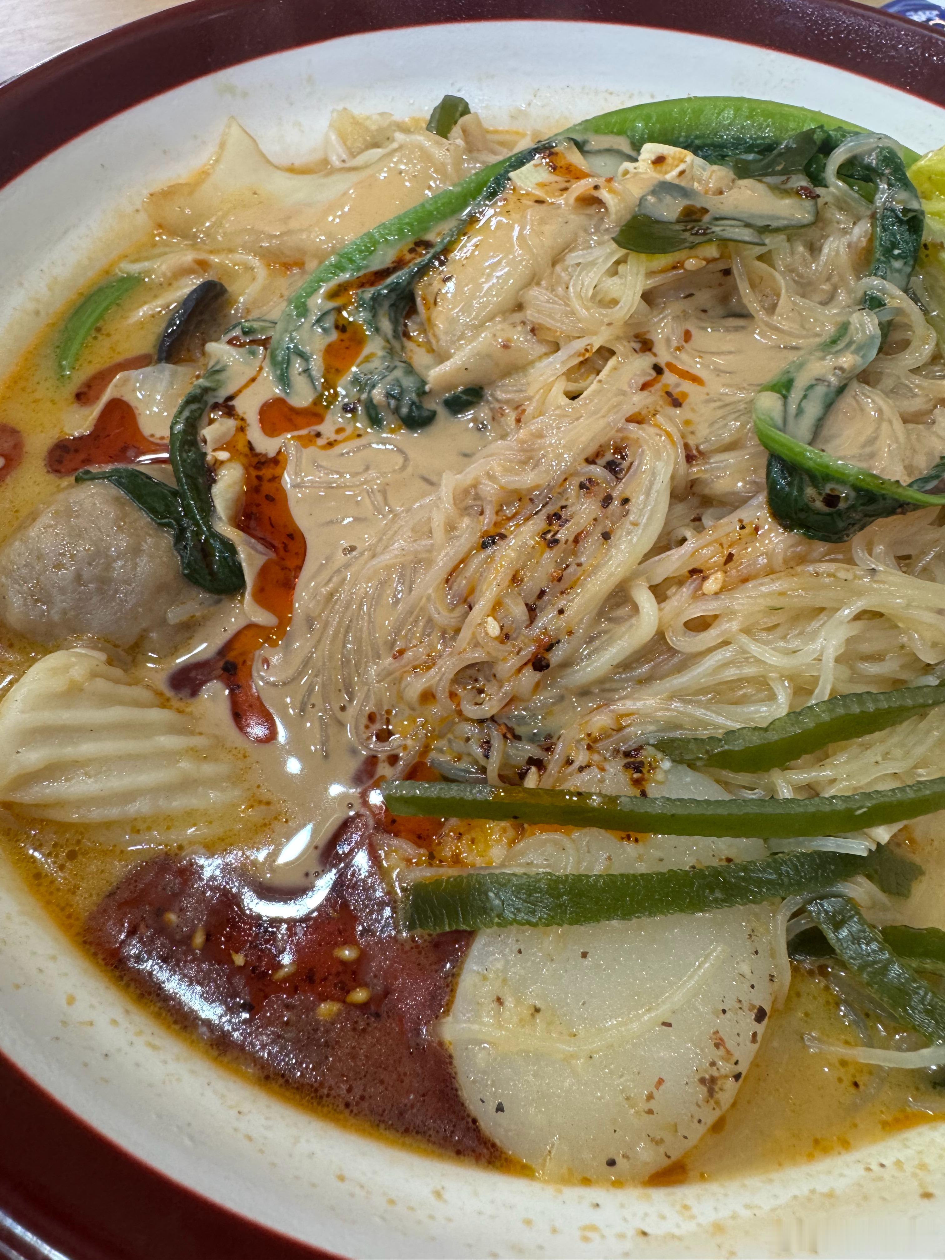 整碗麻辣烫，东北这嘎哒有冷面，太对味儿了