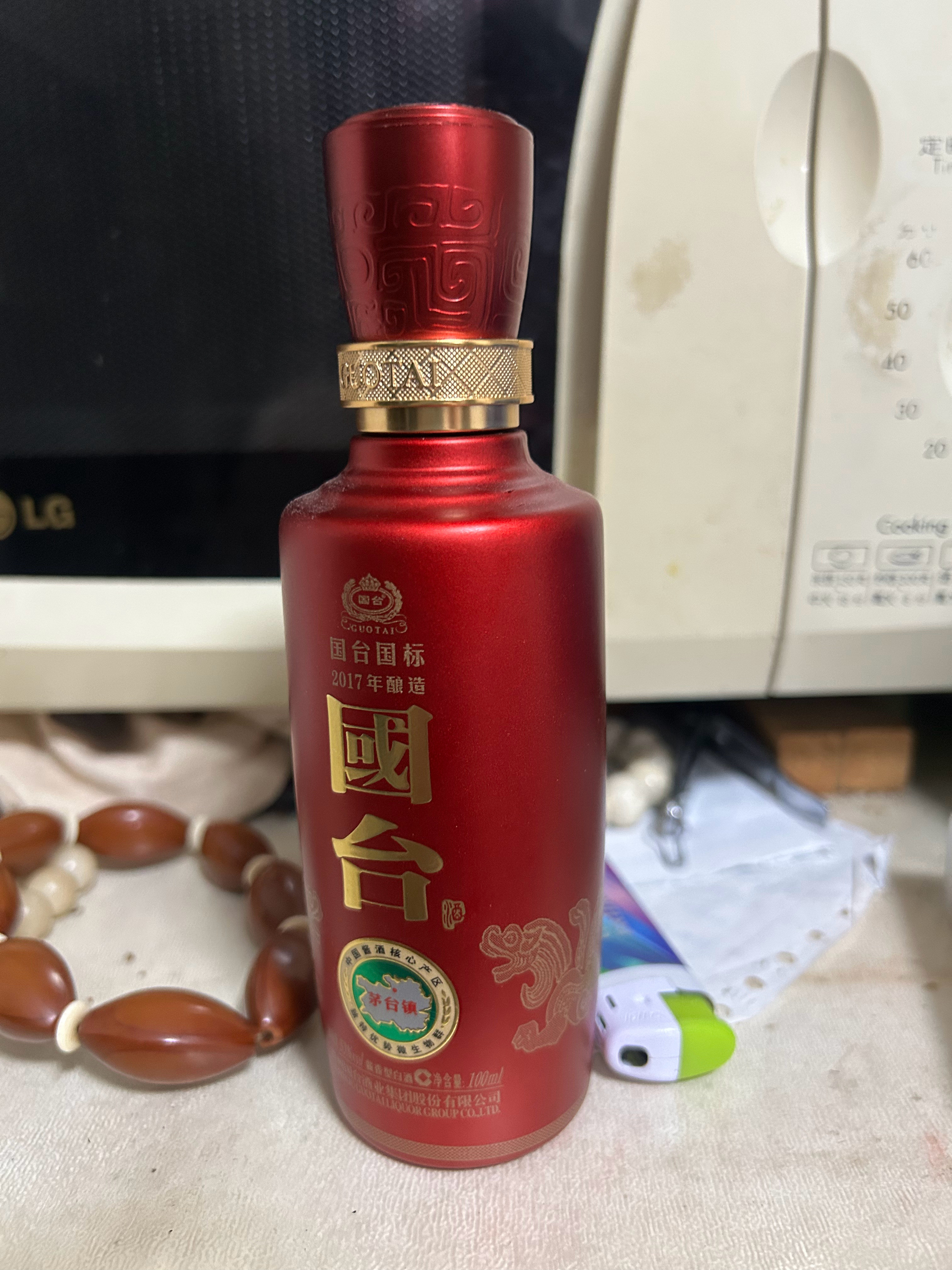 挺卑微一女的​​​