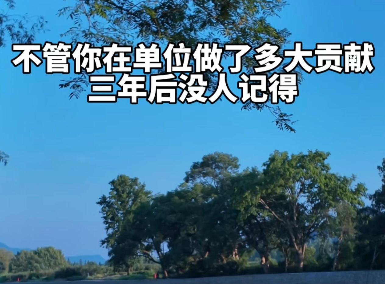 公司里一位五十多岁的男同事，他平时会把头发梳得体面，鞋子擦得锃亮，工作认真细致。
