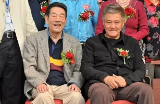那年，春晚彩排时，赵本山和杨少华住在一个房间，两人相识后很快成为了朋友，第二天，