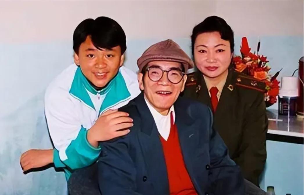 1980年，47岁的著名数学家陈景润迎娶29岁女军医，婚后生下儿子陈由伟。这