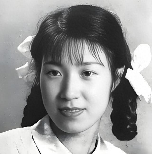 1956年，李玉琴28岁时探访溥仪，时隔11年首次同房，为何第二天含泪提出离婚？