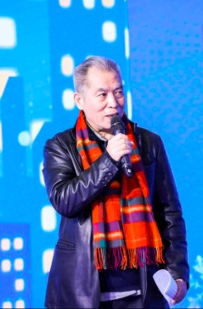 宇辉同行官宣啦。八月阅山河的地点是黑龙江。这脑瓜子“嗡嗡”的。自从董宇辉说
