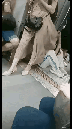 春风不解风情吹动少年的心