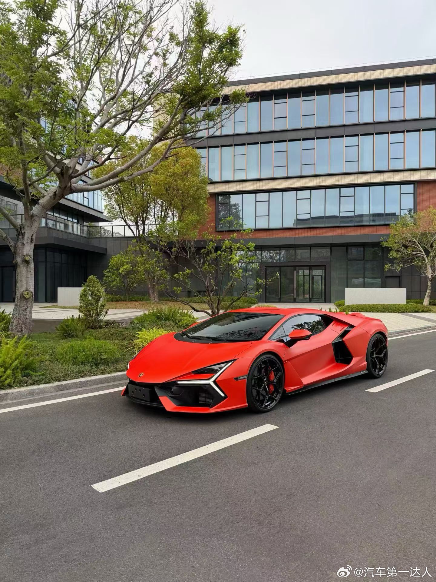 兰博基尼Revuelto，高定版配色，哑光橙