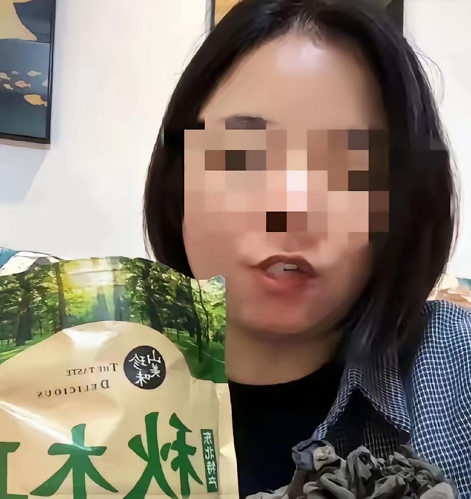 有个杜粉说许敏家人总出来，还说老杜家没人蹭热度，这也太健忘了。当初老杜俩弟