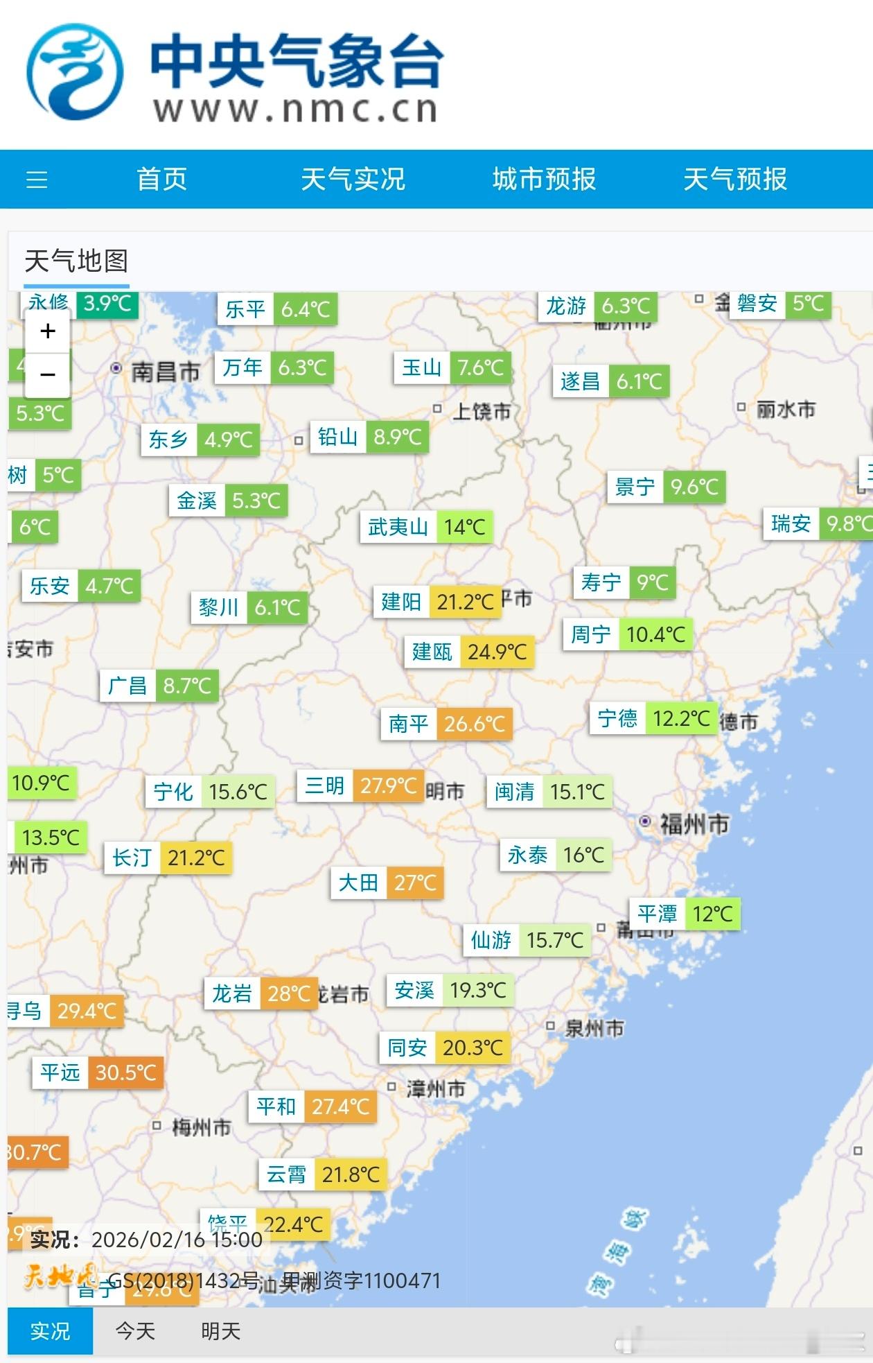 【山地阻挡冷空气】今天下午气温分布，福建中部有向北凸起的暖区。这是因为东部的冷空