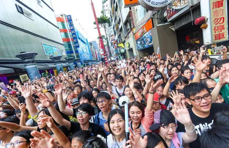 为何同根同源的华人，对中华情感却如此不同？世界上有两个以华人为主体的国家