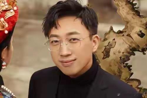 1.于正现在把手底下的人管得死死的，不许他们在外抱上大腿，像动物女星那种靠着背后