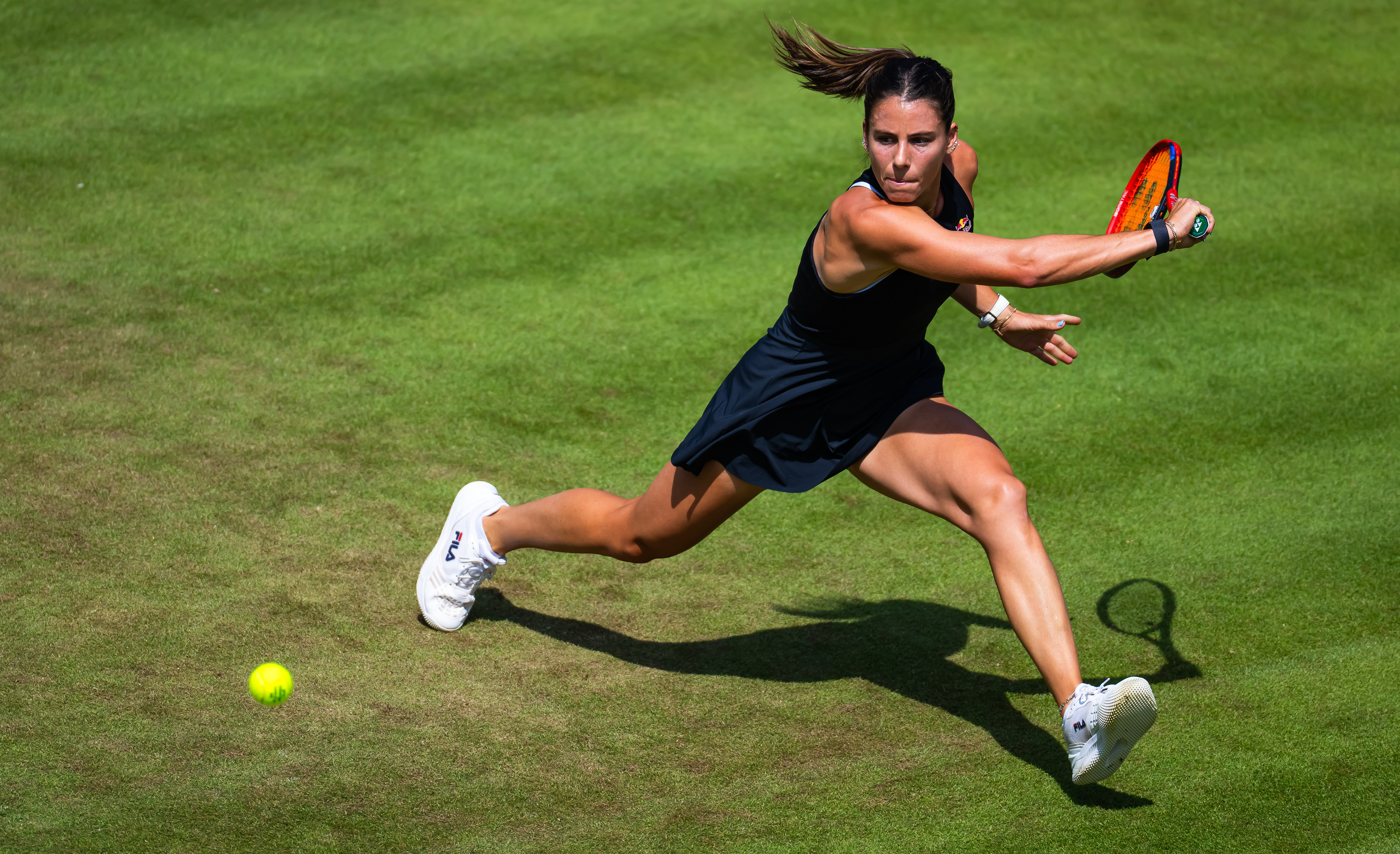 WTA500巴特洪堡站第二轮，5号种子纳瓦罗以6-46-4淘汰前世界第一大坂直