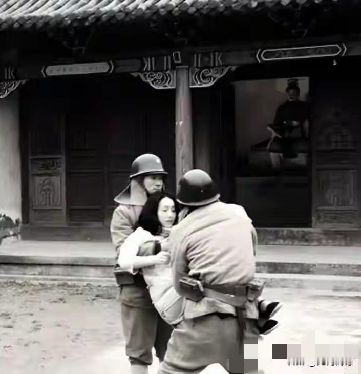 日本鬼子在我们这里犯下他滔天罪行，罄竹难书，无法形容，今天的我们，在一张张老照片