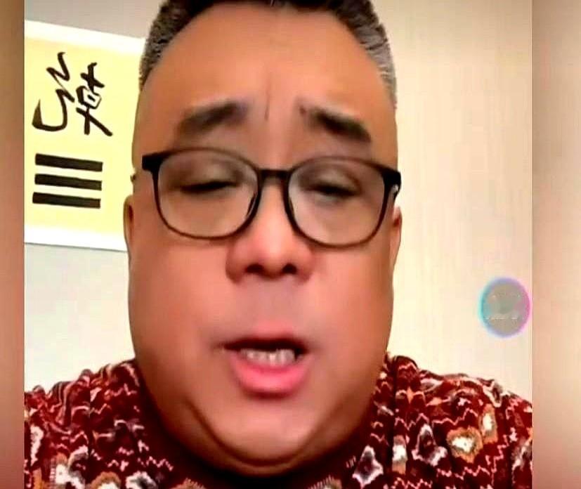他们真要握手了吗?郭德纲在跨年专场上说传承要包容,曹云金直播时感叹当了师父才
