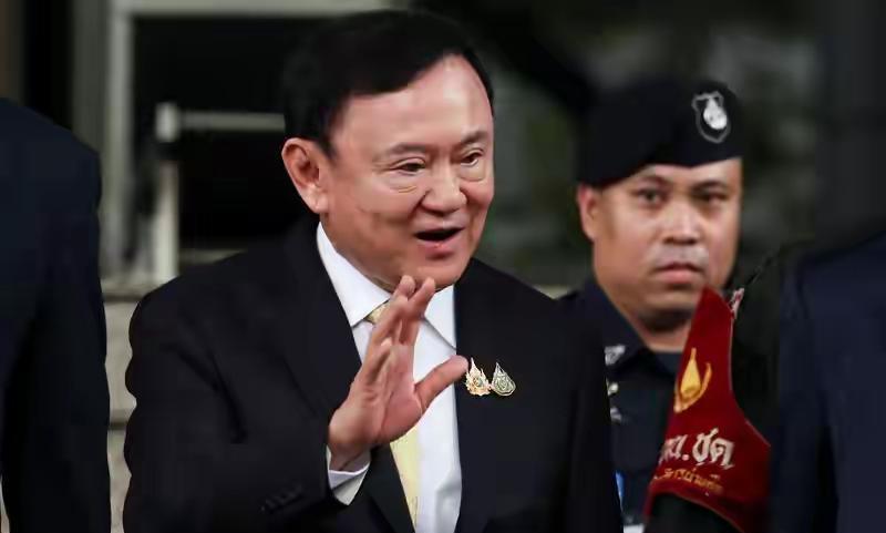 泰国政坛再次生变，泰国前总理他信面临一年监禁！他信危险了！泰国宪法法院长的权力
