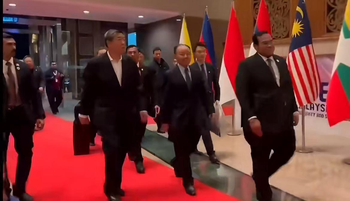 昨晚11点,抵达吉隆坡!