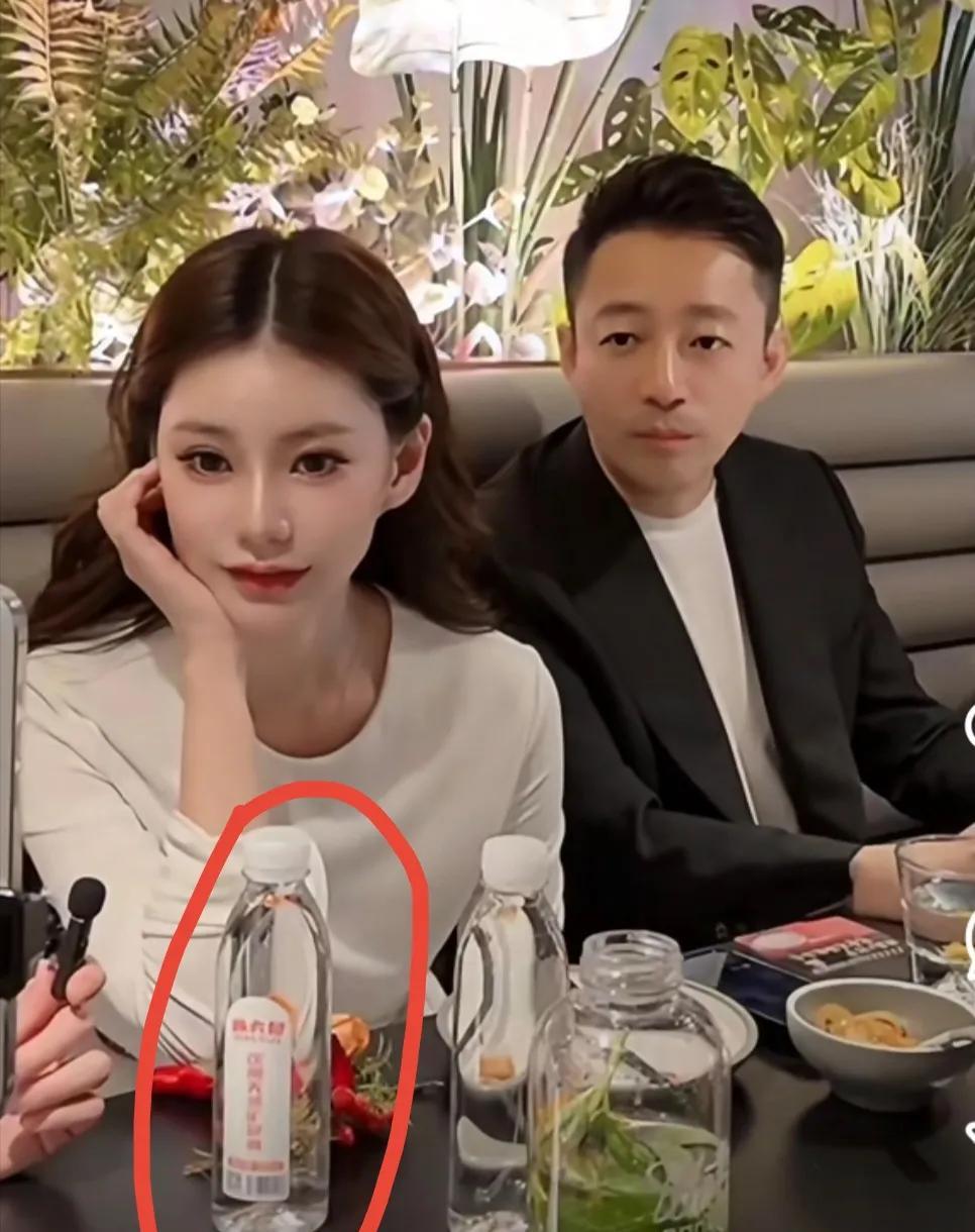 汪小菲马筱梅婚后首次亮相图片中的一个细节太让人惊讶了怎么都没想到他们的消费会