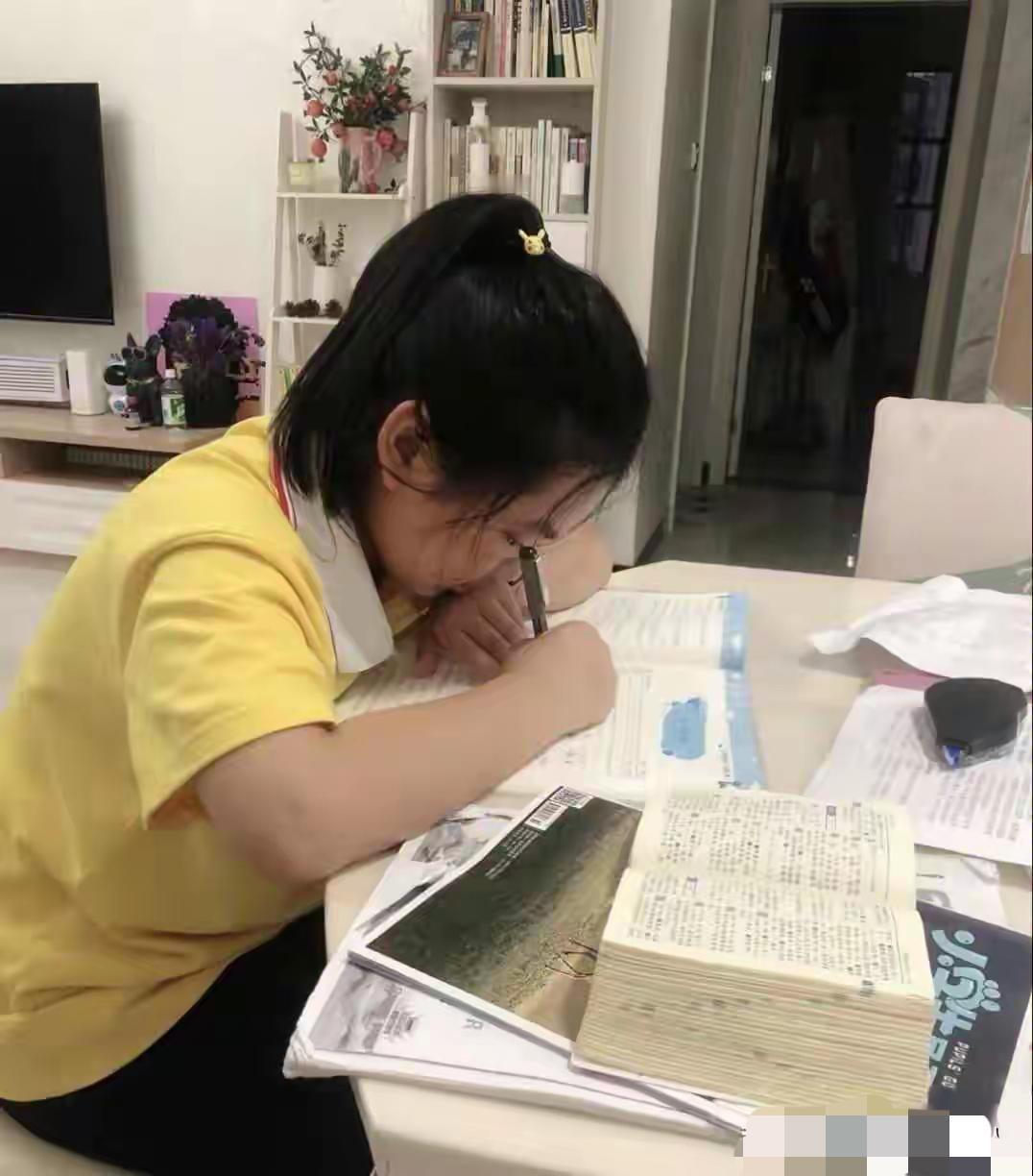 宝妈坦言“厌恶10岁女儿”：数万网友共鸣的背后，是多少妈妈在硬扛？“我恨不得