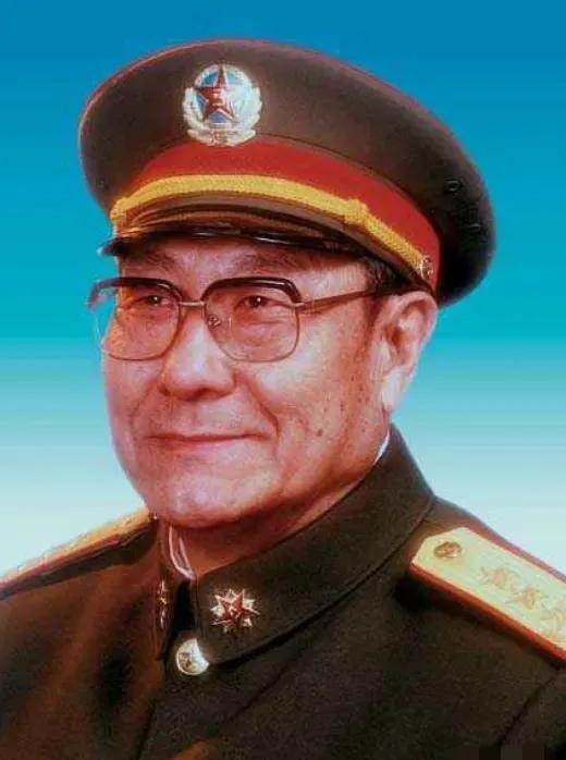 1948年11月，辽沈战役收官，一个16岁的国民党小兵抹着眼泪，攥着刚领到