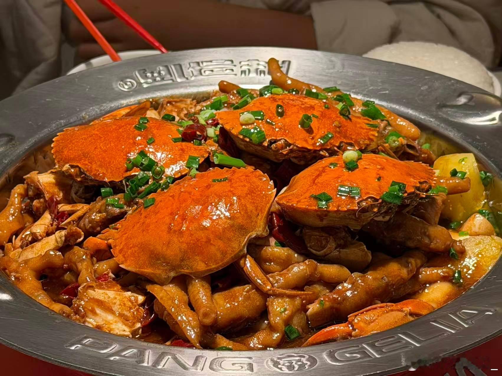 经常看见有人说：咬咬牙，买一件好的能穿好几年。一件衣服如果得咬咬牙才能买，那这件