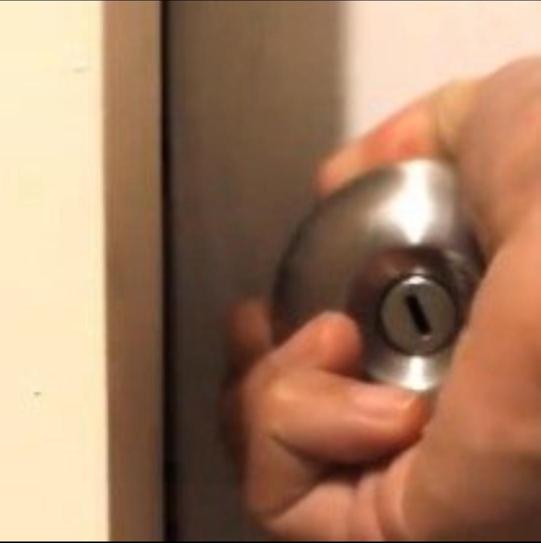 婆婆进卧室从不敲门，儿媳崩溃哭诉：婚后生活，谁不被细节戳得遍体鳞伤？