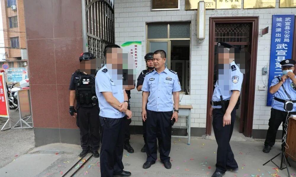 武宣县公安局原副局长韦炳方，在25年2月就免去了副局长职务，职级保留四级高级警长