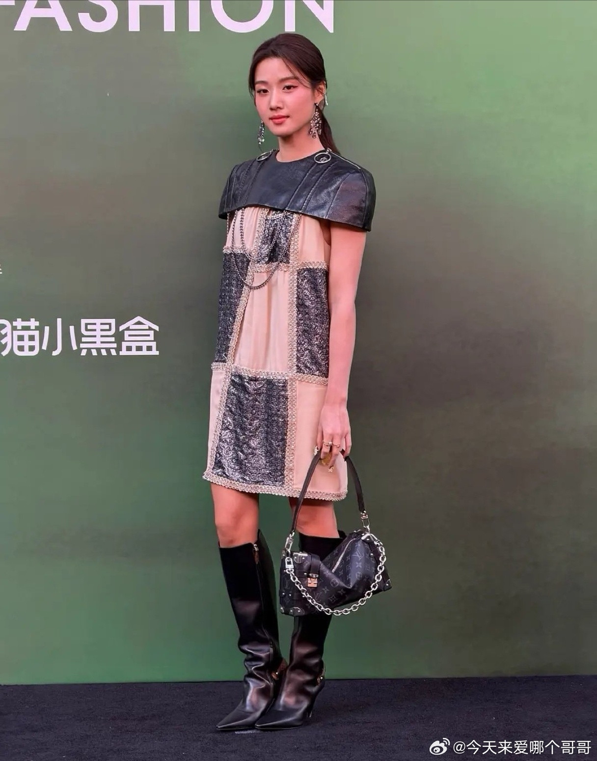 卢昱晓工作室给她穿的什么丑衣服​​​