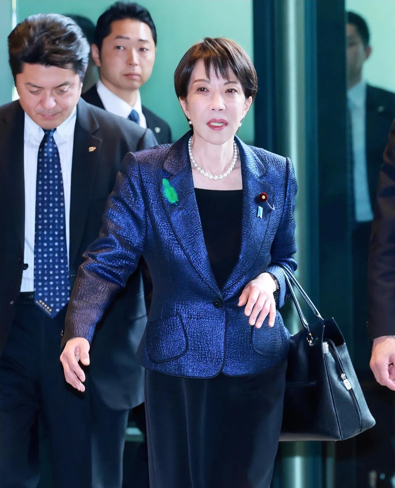 5月5日，日本首相高市早苗结束了对澳大利亚的访问。回程时的送别场面，竟比抵达时