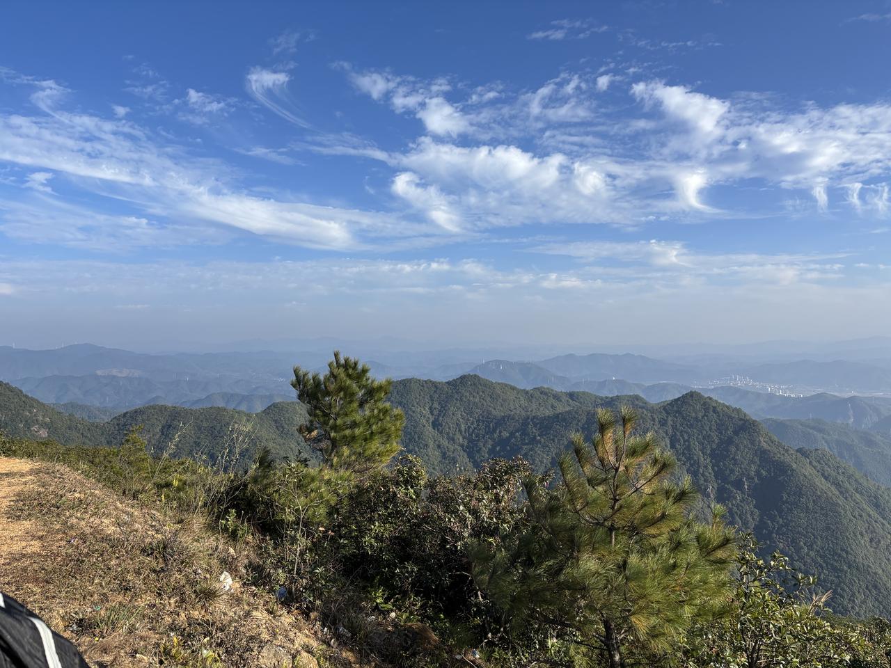 教师群体中的三大不公平，看一下说的对不对：第一，同等条件下，工资不同。两个同