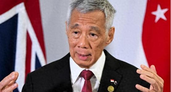 李显龙在新加坡当了20年总理，如今以国务资政身份去伦敦开会，直接放话：中国老了，