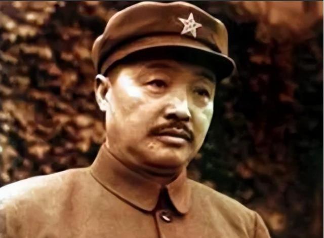 1955年授衔前夕，我军一副军长按照级别应被授予少将军衔，谁知贺龙听说后顿时火冒