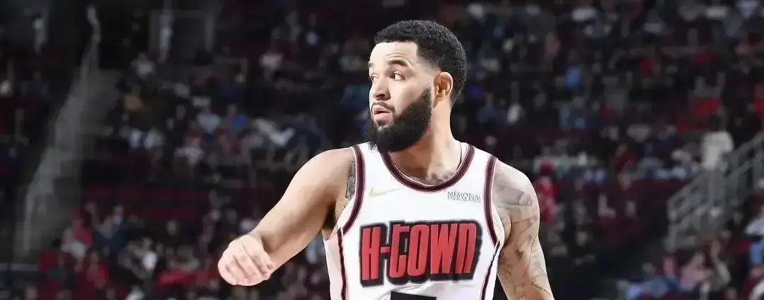 火箭的报价就摆在密尔沃基的办公桌上。杰伦·格林、申京、外加篮网未来四年的首轮签