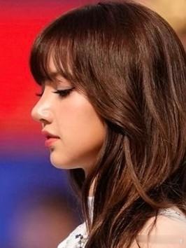 这么多年了，韩国做鼻子还是这样的审美。一定要从山根直愣愣下来一条高的棍子