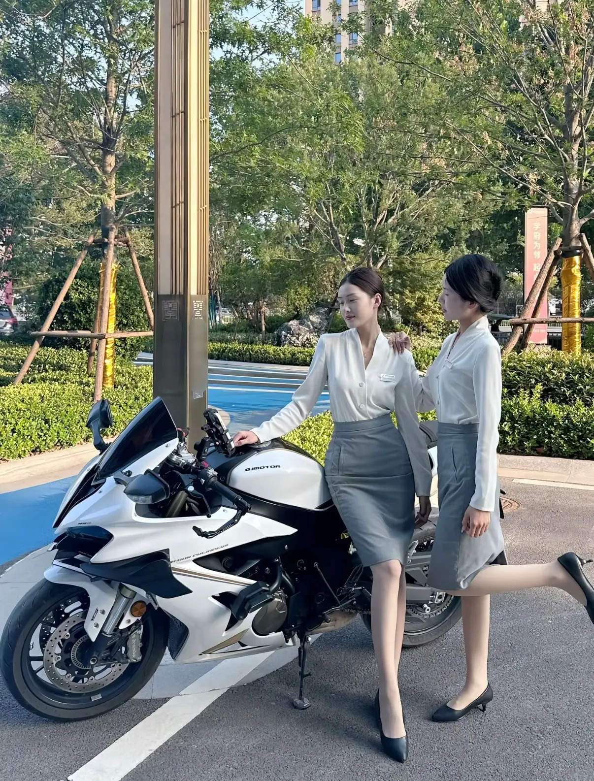 这是什么牌子的摩托车，那么霸气