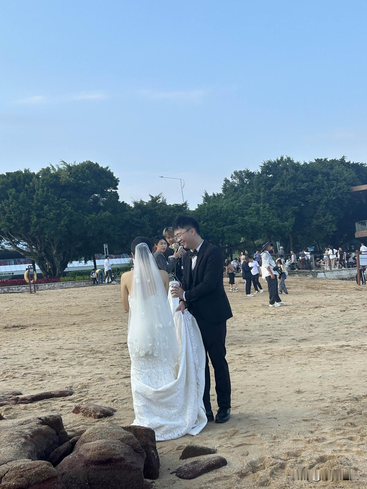 人生在于体验！人间的饭，吃一碗少一碗；身边的人，见一面少一面；脚下的路，走一