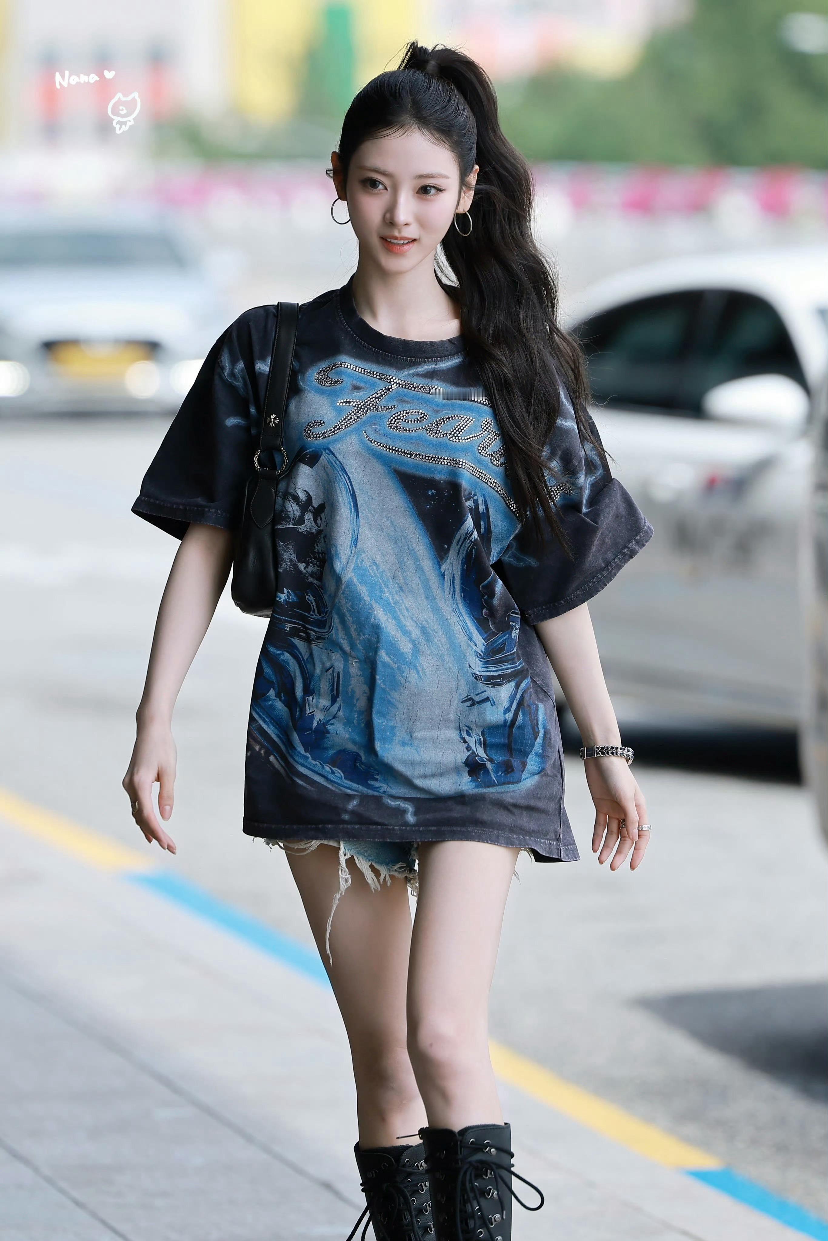 路上见到这么美的～我真会追着感叹​​​