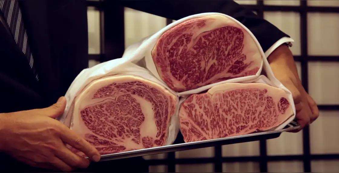 海鲜我不买了！牛肉我也不买了！咱们合作到此为止了，中方暂停牛肉进口，是对国民